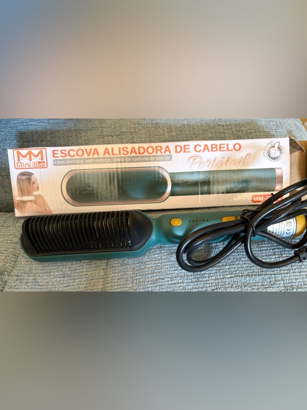 Green Hair Straightening Brush - Portable Hair Styling Tool